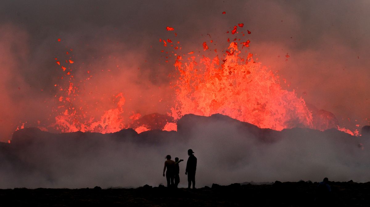 Fotky: Vulkanická show v podání islandské sopky